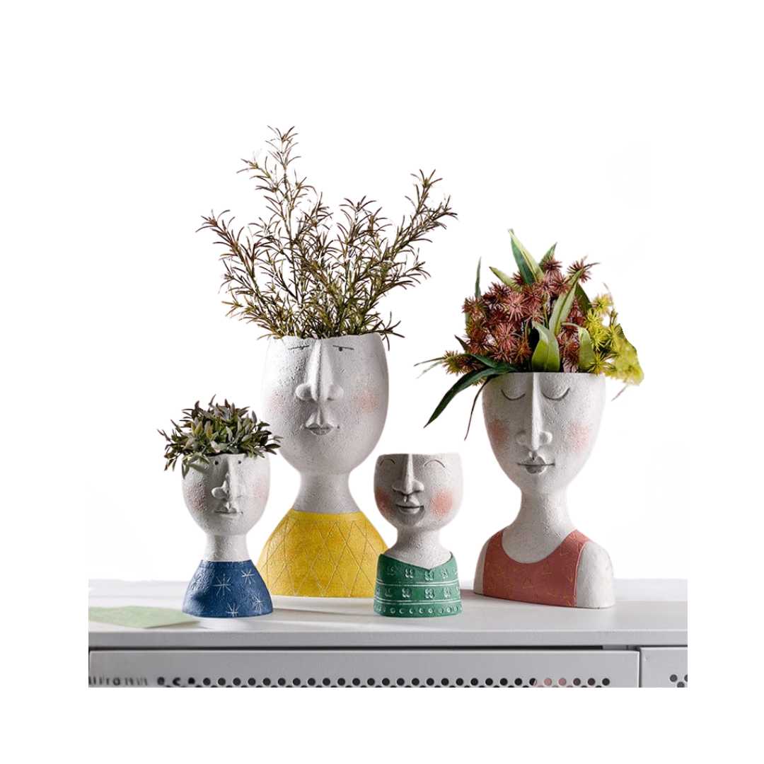 Novita Casa – Face Planter Sculpture - Novita Casa