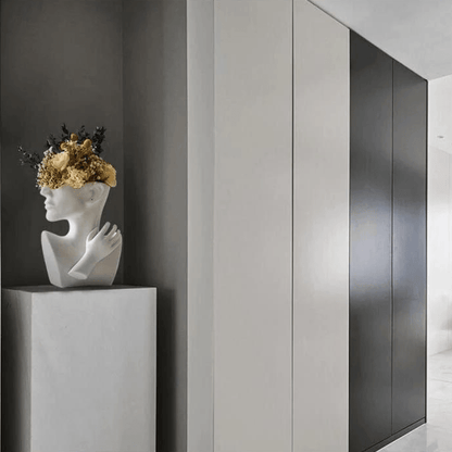 Novita Casa – Abstract Face Vase - Novita Casa