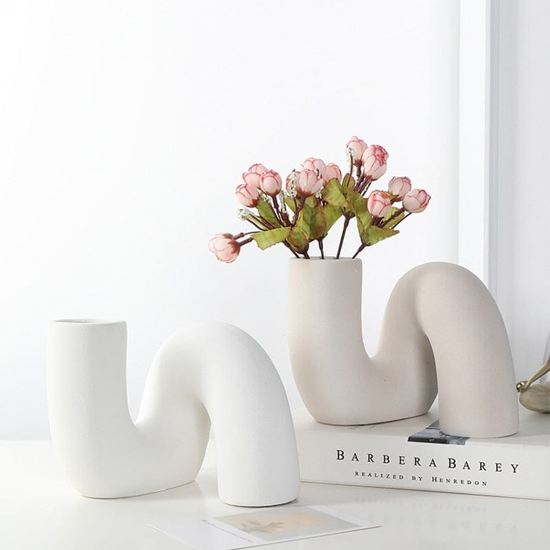 Novita Casa – Elegant Abstract Ceramic Vase for a Serene Ambiance - Novita Casa