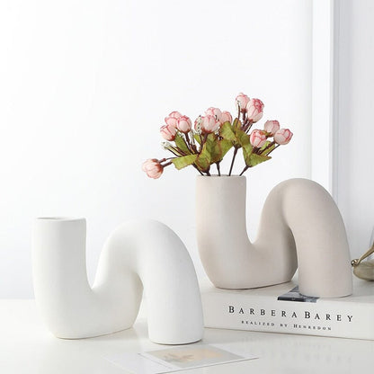 Novita Casa – Elegant Abstract Ceramic Vase for a Serene Ambiance - Novita Casa