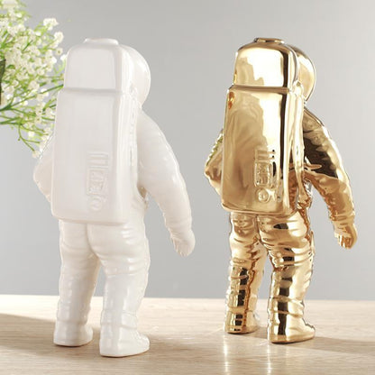 Novita Casa – Elegant Ceramic Astronaut Vase for a Serene Ambiance - Novita Casa