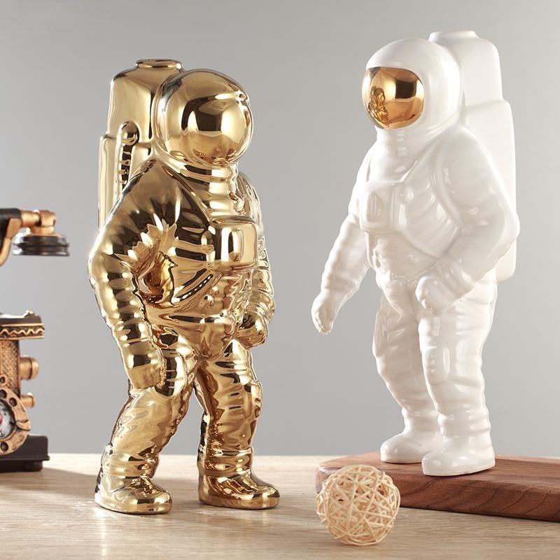 Novita Casa – Elegant Ceramic Astronaut Vase for a Serene Ambiance - Novita Casa